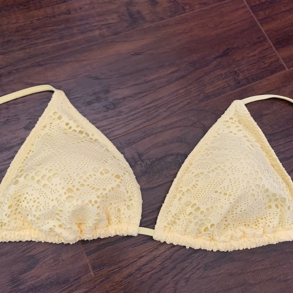 Women’s yellow bikini nwt! XL top Medium bottom - Picture 4 of 5